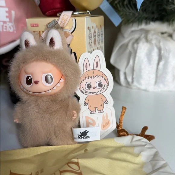 Authentic Pin For Love Letter B Labubu From Pop Mart - Picture 3 of 4